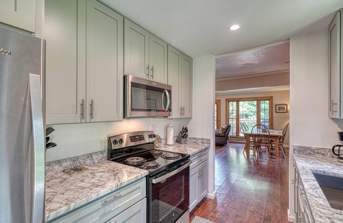 Leadville Cabin | Star of the West - 5 MINUTES to Ski Cooper! Modern cabin on Lake!