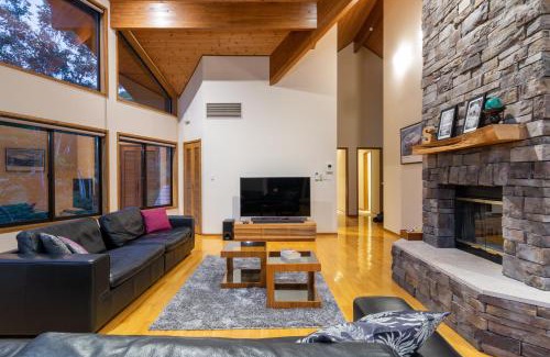 Niseko Apartment | Starchase by H2 Life