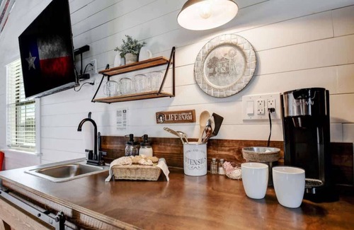 Fredericksburg House | Stargazing Retreat at Lone Star Cottage