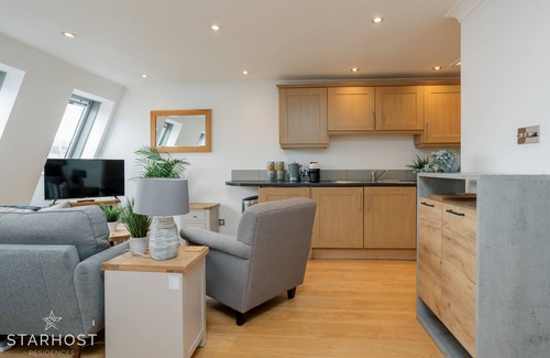 Newbury Apartment | StarHost Residences - Central 3 bed apartment in Newbury