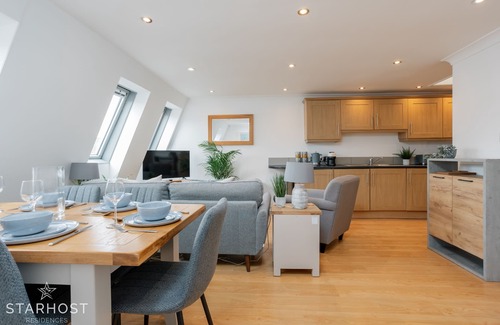 Newbury Apartment | StarHost Residences - Central 3 bed apartment in Newbury
