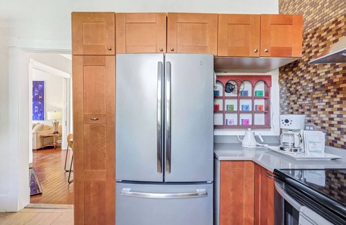 Thomas Square House | Starland District - Spacious 2-Bedroom Haven