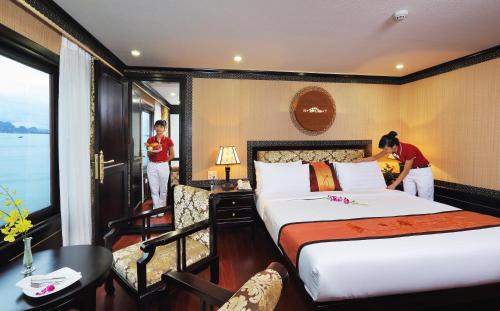 Hon Gai Boat Rental | Starlight Cruise
