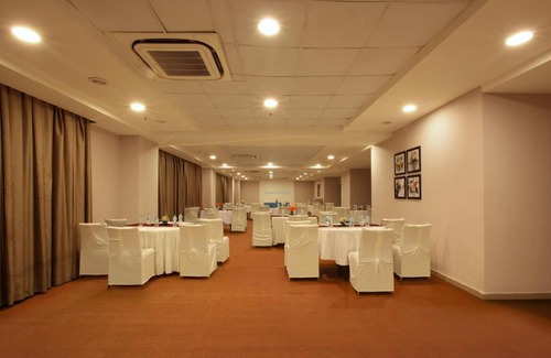 Electronics City Hotel | Starlit Suites Bangalore