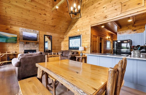 Gatlinburg - Pigeon Forge Resort | Starry Nights is a beautiful three-bedroom cabin located in Mountain View Court.