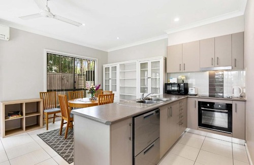 Pialba House | Stars on Torquay