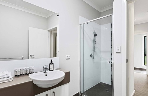 Pialba House | Stars on Torquay Road