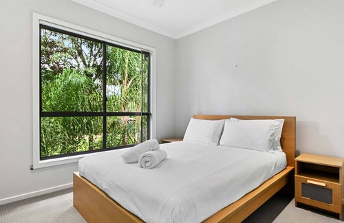 Pialba House | Stars on Torquay Road