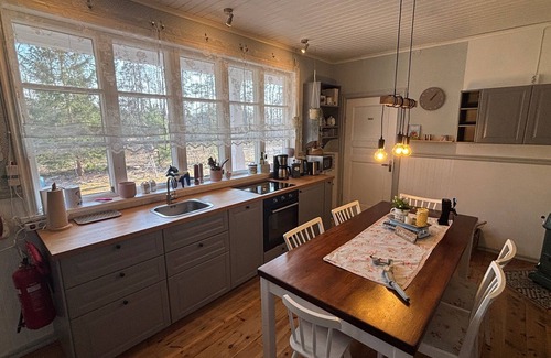 Hogsby Municipality Apartment | Stationskontor - Your vacation apartment in Sinnerskog's old train station