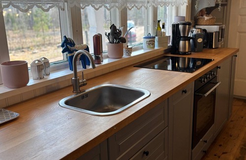 Hogsby Municipality Apartment | Stationskontor - Your vacation apartment in Sinnerskog's old train station