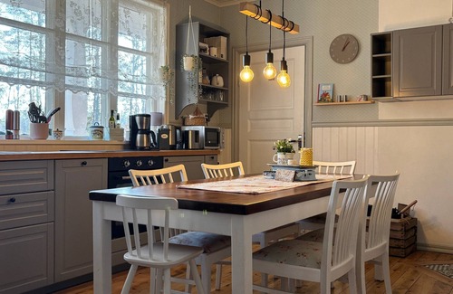 Hogsby Municipality Apartment | Stationskontor - Your vacation apartment in Sinnerskog's old train station
