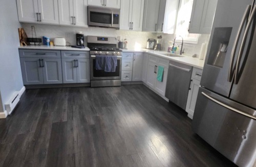 East Stroudsburg House | Stay at Red Squirrel, 4-bedroom house with AC in East Stroudsburg