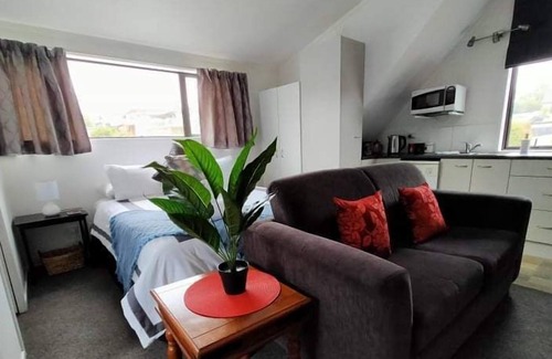 Richmond Heights Apartment | Stay for 3 nights & pay for 2 (* T&Cs below)