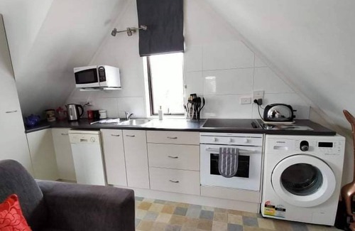 Richmond Heights Apartment | Stay for 3 nights & pay for 2 (* T&Cs below)