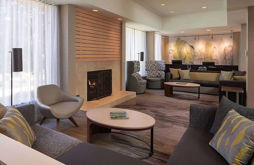 Twin Brook Apartment | Stay in a Contemporary Pet Friendly Hotel Near Tennessee Aquarium!