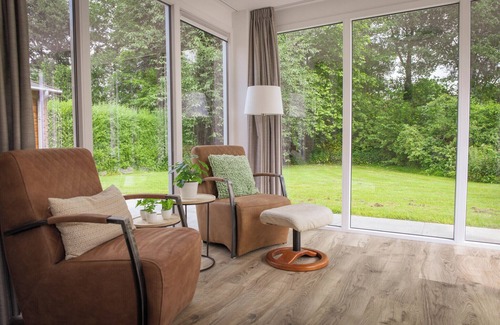 Nieuw Heeten House | Stay in Bungalow Schipbeek XL for 6 persons at Vakantiepark de Sallandshoeve – spacious, comfortable, and private accommodation in the heart of nature.