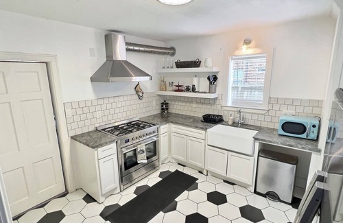 MacGregor House | Stay in Style: Discover a Spacious Retreat Close to Everything!
