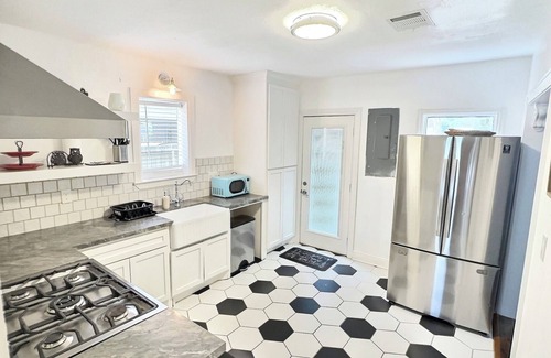MacGregor House | Stay in Style: Discover a Spacious Retreat Close to Everything!