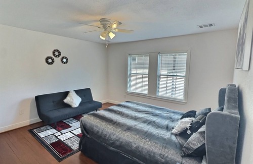 MacGregor House | Stay in Style: Discover a Spacious Retreat Close to Everything!
