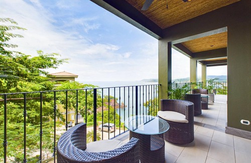 Playa Flamingo Condo | Stay in Style Sea breeze, Pool & Breakfast