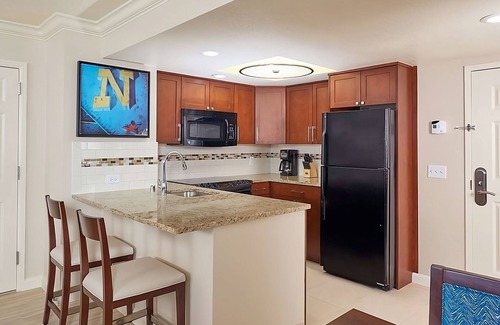 Las Vegas Hotel | Stay in the Heart of Las Vegas! 3 Spacious Units, Outdoor Pool, Full Kitchen!