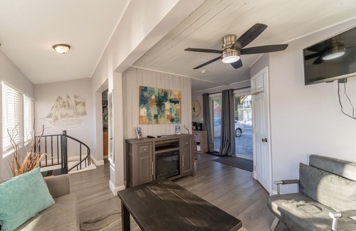 Alton Bay House | Stay in Venice our Modern Steps from the Lake with Dock!