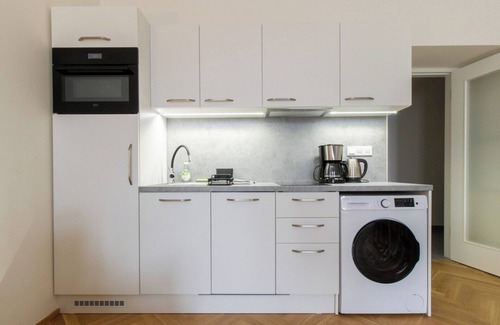 Zizkov Apartment | Stay Inn | Relax in Style: Charming Apt