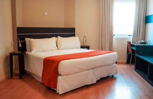 El Centro Hotel | Stay Like a Local | Great Location | Walk to Major Attractions & Budget Friendly