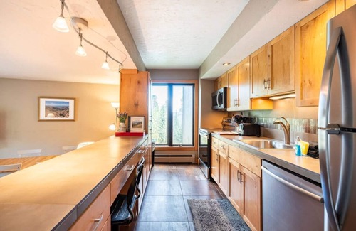 Peak 8 Condo | Stay Mountain-Side at Gold Camp.