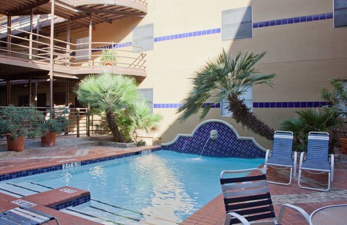 Waller Creek District Apartment | Stay Next Door To The Austin Convention Center In The Heart Of Downtown.