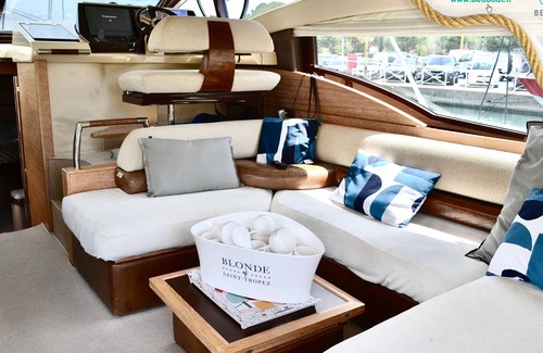 Antibes City Centre Boat Rental | Stay on an elegant Yacht