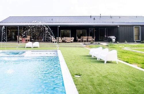 Fayetteville House | Stay & Play at The Moxie | Country Luxe Barndo