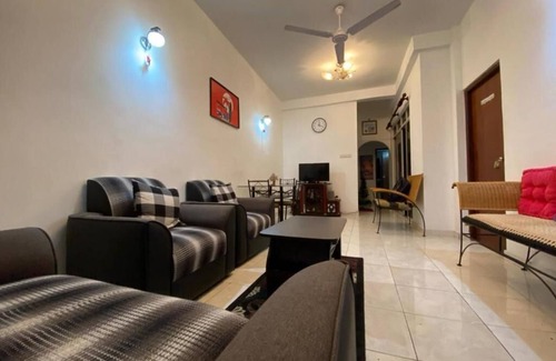 Pamankada West Apartment | Stay Salty- City/Ocean and sunset view apartment