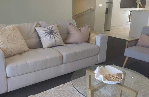 Mornington House | Stay @Seasalt3931 - Walking distance to the Shops, Dining & Beach!