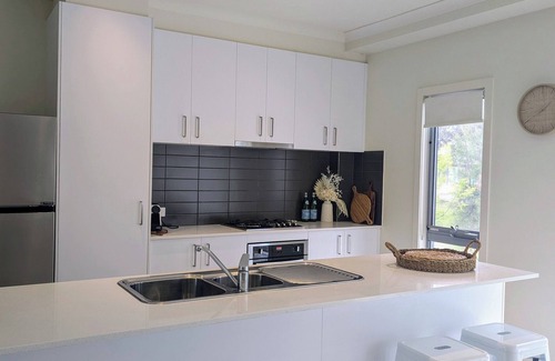 Mornington House | Stay @Seasalt3931 - Walking distance to the Shops, Dining & Beach!