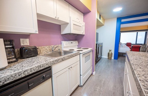 Las Vegas Condo | Stay Together on The Strip - 1 Bedroom Suite