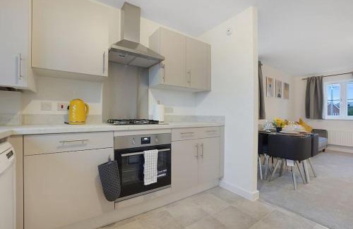 Gravesend Apartment | Stay with Jane-home from home
