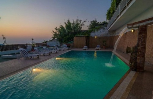 Casamicciola Terme House | Stay with us at our B&B with swimming pool and panoramic terrace