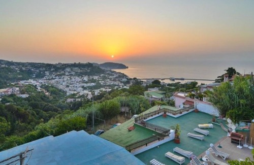 Casamicciola Terme House | Stay with us at our B&B with swimming pool and panoramic terrace