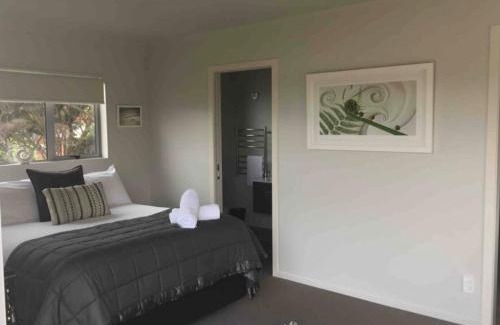 Raglan House | STAY WITH US RAGLAN - Studio