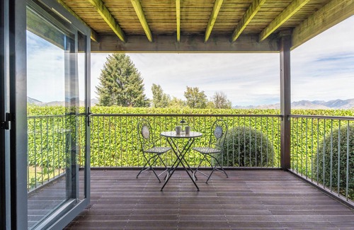 Hanmer Springs House | Stay7A: 4BR Modern Comfort, Sky TV, Views – Walk to Village & Pools