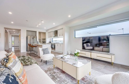 Mount Duneed House | StayAU 5BR Getaway 10 mins to Torquay & Deakin