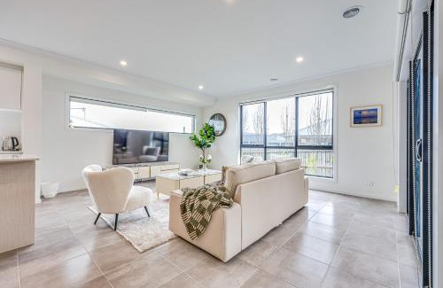 Mount Duneed House | StayAU 5BR Getaway 10 mins to Torquay & Deakin