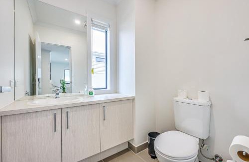 Mount Duneed House | StayAU 5BR Getaway 10 mins to Torquay & Deakin