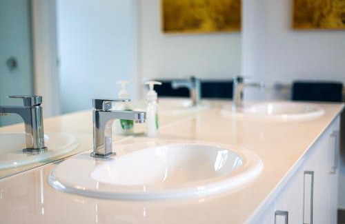 Mount Duneed House | StayAU 5BR Getaway 10 mins to Torquay & Deakin