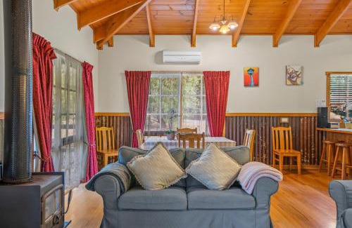 Badger Creek House | StayAU Conifer Cottage 2BR Serene Lakeside Haven