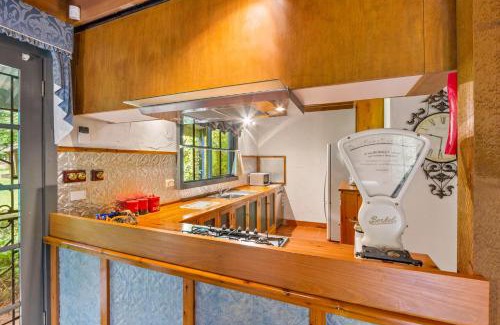 Mount Dandenong House | StayAU Luxury Candlewick Cottage in Dandenong