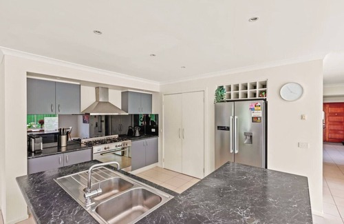 Point Cook Apartment | StayAU Modern Sanctuary Mins from the Ct & Airport