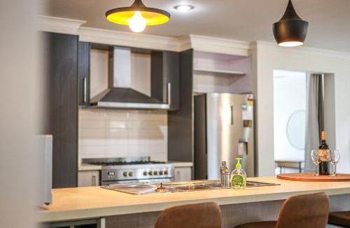 Derrimut House | StayAU Newly 8 Beds Spacious Home in Derrimut