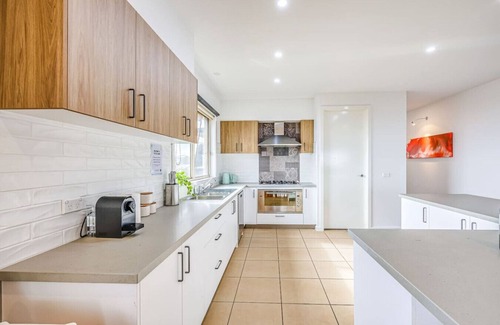 Clifton Springs House | StayAU Newly Coastal 5BR Escape w/Pool Table